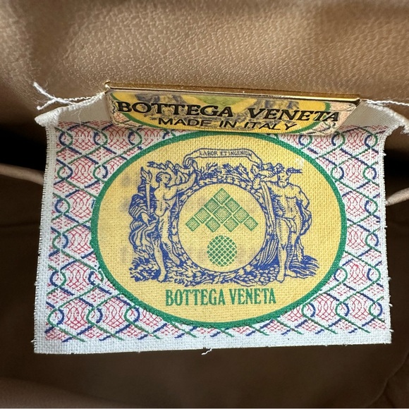 Vintage Bottega Veneta Black Leather Shoulder Crossbody with Woven Design - Picture 16 of 16